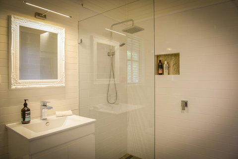 Arcadia - The Barn Cottage & Rosehill Cottage - Accommodation Cooktown 11