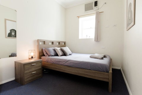 Mad Monkey Broadway - Accommodation Cooktown 1