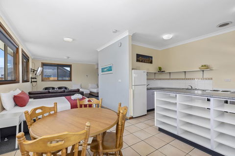 Coastal Bay Motel - Accommodation Cooktown 9