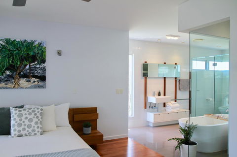 Casuarina Beachfront House - Hostie Properties - Accommodation Cooktown 8