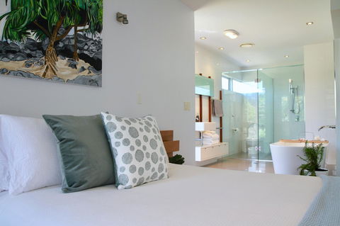 Casuarina Beachfront House - Hostie Properties - Accommodation Cooktown 9