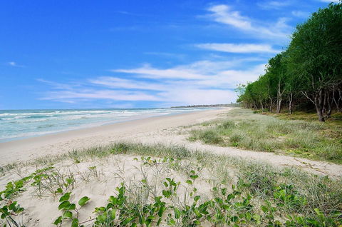 Casuarina Beachfront House - Hostie Properties - Accommodation Cooktown 2