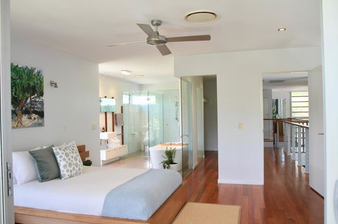 Casuarina Beachfront House - Hostie Properties - Accommodation Cooktown 3
