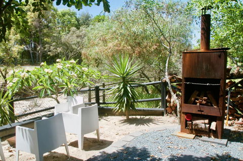 Casuarina Beachfront House - Hostie Properties - Accommodation Cooktown 15
