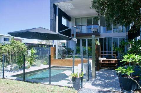 Casuarina Beachfront House - Hostie Properties - Accommodation Cooktown 4