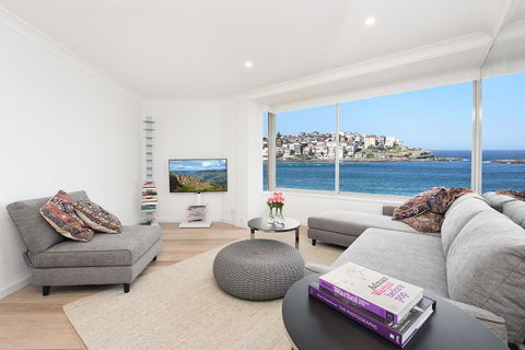 Right On Bondi - Accommodation Cooktown 0