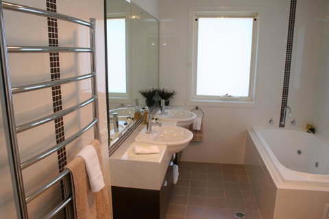 Encore Apartments - Accommodation Cooktown 11