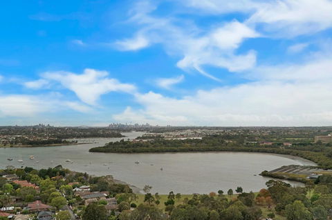 Cozy Apartment With Water View Plus Winter Garden - Accommodation Cooktown 8