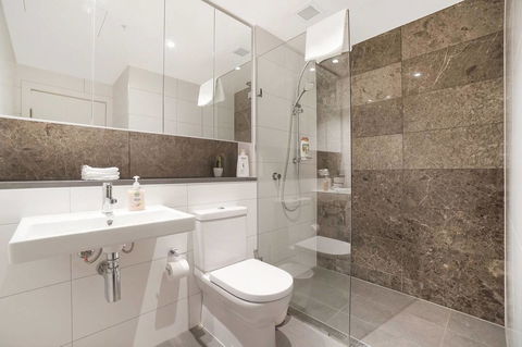 Cozy Apartment With Water View Plus Winter Garden - Accommodation Cooktown 1