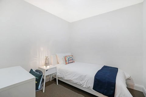 Cozy Apartment With Water View Plus Winter Garden - Accommodation Cooktown 3