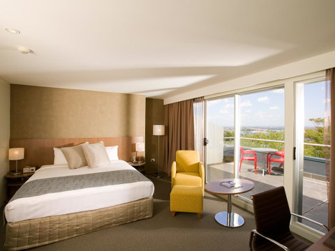 Hotel Urban St Leonards - Accommodation Cooktown 7