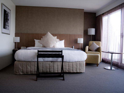 Hotel Urban St Leonards - Accommodation Cooktown 9