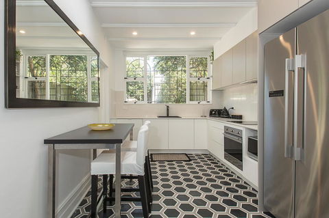 Elegant Family Home Close To Harbour And Views - Accommodation Cooktown 5