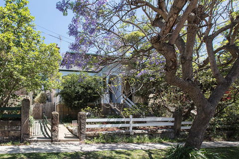 Elegant Family Home Close To Harbour And Views - Accommodation Cooktown 15