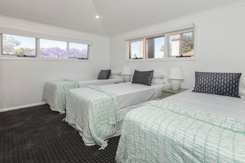 Elegant Family Home Close To Harbour And Views - Accommodation Cooktown 9