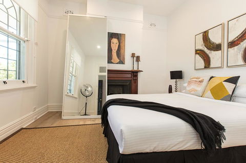 Elegant Family Home Close To Harbour And Views - Accommodation Cooktown 2