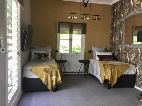 Chanticleer Gardens Barn Cottage With A Pool - Accommodation Cooktown 14