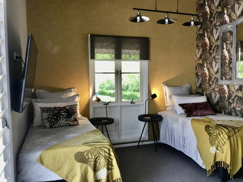 Chanticleer Gardens Barn Cottage With A Pool - Accommodation Cooktown 6