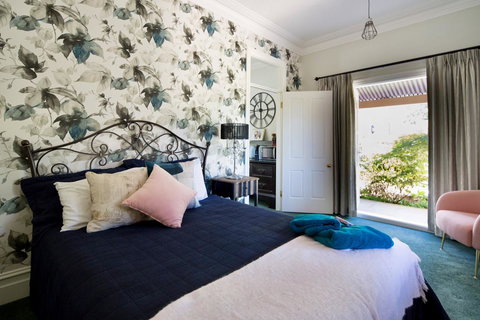 Chanticleer Gardens Barn Cottage With A Pool - Accommodation Cooktown 35