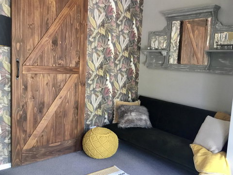 Chanticleer Gardens Barn Cottage With A Pool - Accommodation Cooktown 7