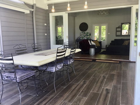 Chanticleer Gardens Barn Cottage With A Pool - Accommodation Cooktown 12