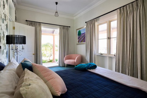 Chanticleer Gardens Barn Cottage With A Pool - Accommodation Cooktown 36