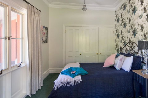 Chanticleer Gardens Barn Cottage With A Pool - Accommodation Cooktown 40