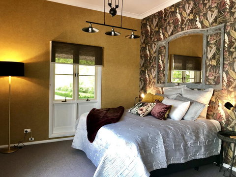 Chanticleer Gardens Barn Cottage With A Pool - Accommodation Cooktown 18