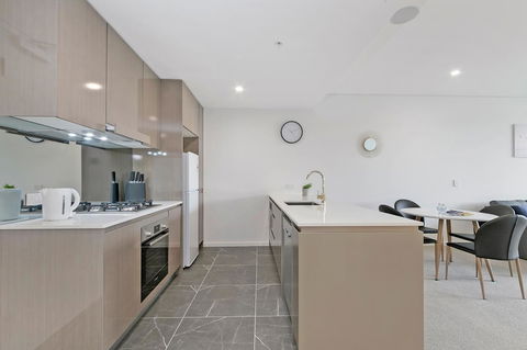 Stylish And Neat Two Bed Apartment In Wentworth Point - Accommodation Cooktown 5