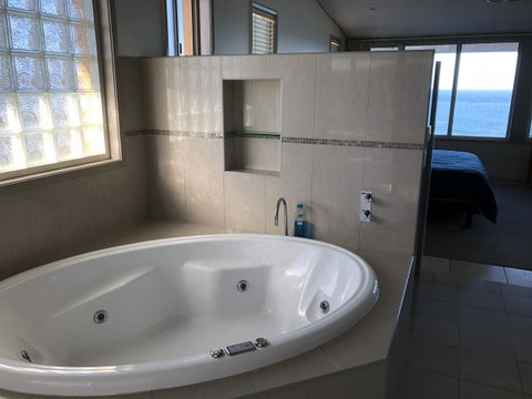 OceanScape Luxury Beachfront Villas - Accommodation Cooktown 5