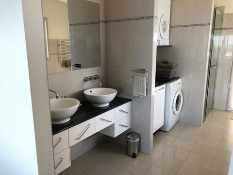 OceanScape Luxury Beachfront Villas - Accommodation Cooktown 4
