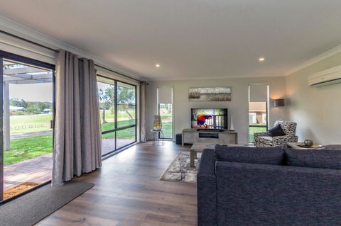 Horizons Retreat & Golf, Villa 133 - Accommodation Cooktown 2