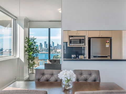 Panoramic Harbour Views And Unbeatable Comfort - Accommodation Cooktown 8