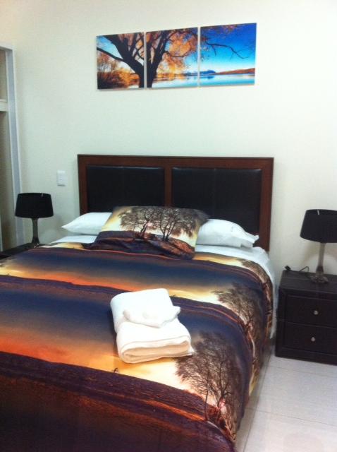 Nomikis\'On The Avenue - Accommodation Cooktown 13