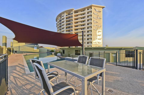 Nomikis\'On The Avenue - Accommodation Cooktown 12