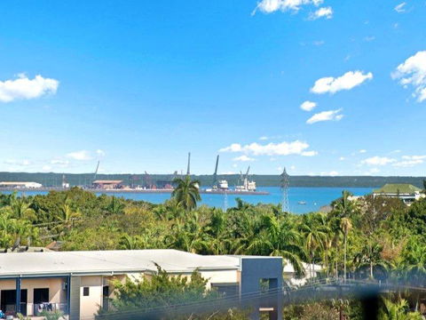 Nomikis\'On The Avenue - Accommodation Cooktown 15
