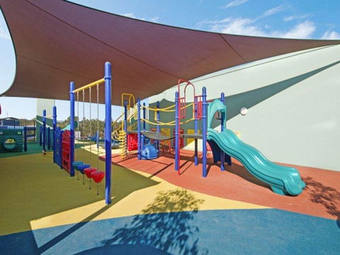 Nomikis\'On The Avenue - Accommodation Cooktown 7