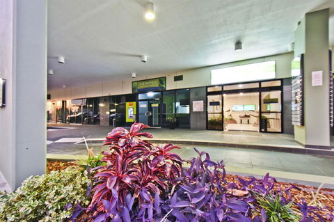 Nomikis\'On The Avenue - Accommodation Cooktown 19