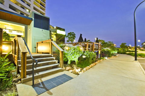 Nomikis\'On The Avenue - Accommodation Cooktown 2
