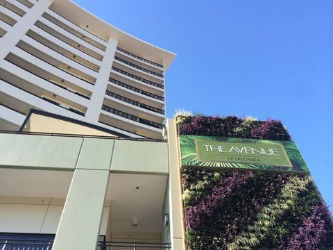 Nomikis\'On The Avenue - Accommodation Cooktown 9
