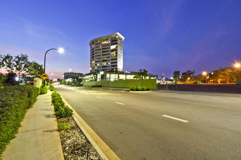 Nomikis\'On The Avenue - Accommodation Cooktown 10