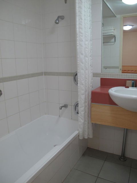 Crowne Plaza Alice Springs Lasseters, An IHG Hotel - Accommodation Cooktown 6