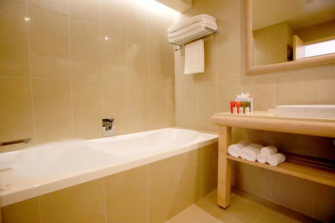Crowne Plaza Alice Springs Lasseters, An IHG Hotel - Accommodation Cooktown 30