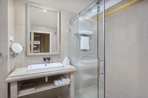 Crowne Plaza Alice Springs Lasseters, An IHG Hotel - Accommodation Cooktown 3