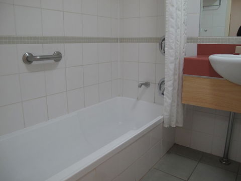 Crowne Plaza Alice Springs Lasseters, An IHG Hotel - Accommodation Cooktown 5