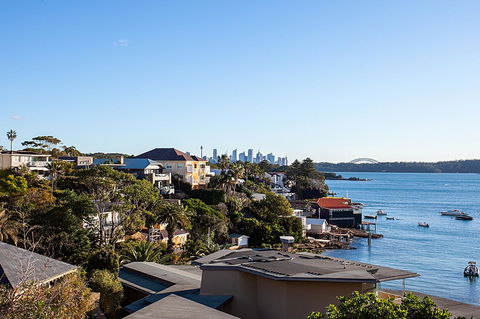 Art Deco Apartment With Breathtaking Water Views - Accommodation Cooktown 11