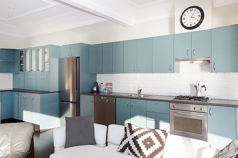 Art Deco Apartment With Breathtaking Water Views - Accommodation Cooktown 4