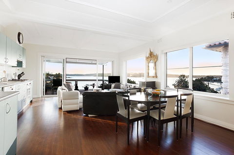 Art Deco Apartment With Breathtaking Water Views - Accommodation Cooktown 6