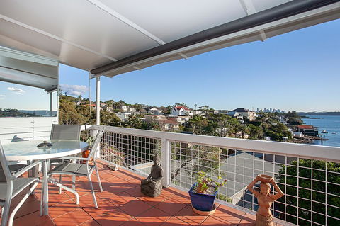 Art Deco Apartment With Breathtaking Water Views - Accommodation Cooktown 12