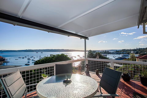Art Deco Apartment With Breathtaking Water Views - Accommodation Cooktown 3
